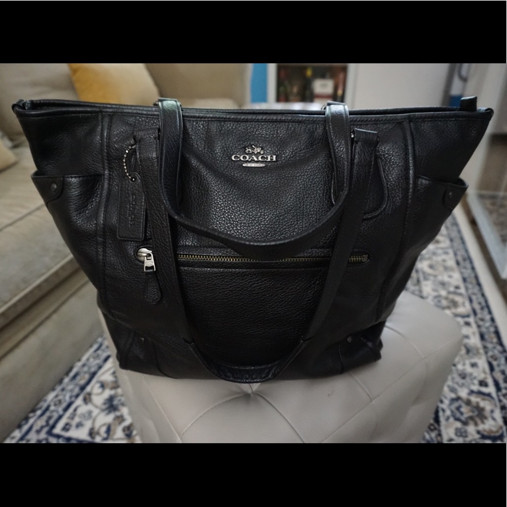 ♥️ Like-new Coach Black Oversized Tote